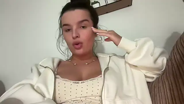 Snapshot of maisiesmithx chatting on 02/05/25, 02:51 maisiesmithx online show from 02/05/25, 02:51