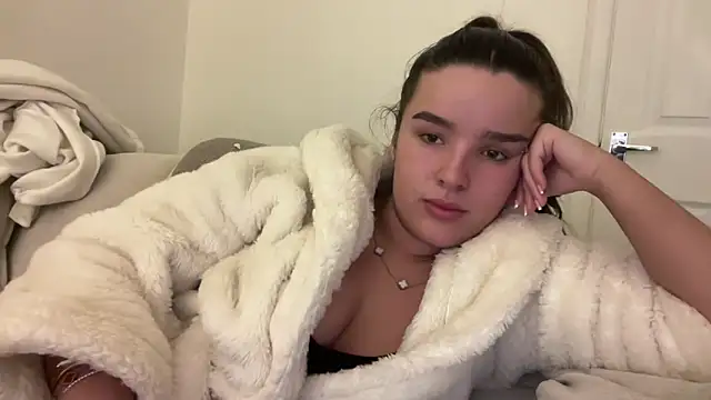 Snapshot of maisiesmithx chatting on 02/05/25, 11:28 maisiesmithx online show from 02/05/25, 11:28