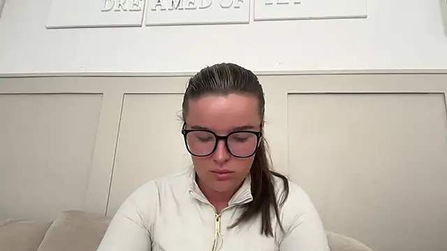 Snapshot of maisiesmithx chatting on 09/09/25, 12:37 maisiesmithx online show from 09/09/25, 12:37