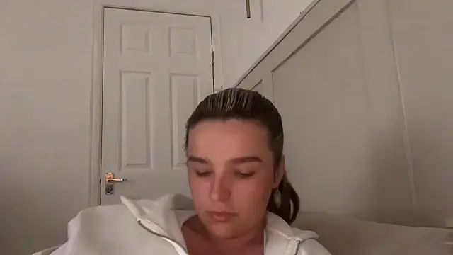 Snapshot of maisiesmithx chatting on 09/16/25, 01:01 maisiesmithx online show from 09/16/25, 01:01