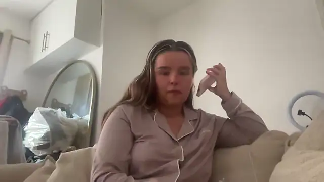 Snapshot of maisiesmithx chatting on 09/22/25, 11:34 maisiesmithx online show from 09/22/25, 11:34