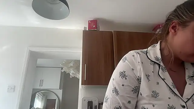 Snapshot of maisiesmithx chatting on 09/23/25, 12:08 maisiesmithx online show from 09/23/25, 12:08