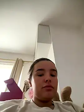 Snapshot of maisiesmithx chatting on 10/08/25, 10:57 maisiesmithx online show from 10/08/25, 10:57