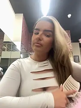 Snapshot of maisiesmithx chatting on 10/19/25, 01:50 maisiesmithx online show from 10/19/25, 01:50