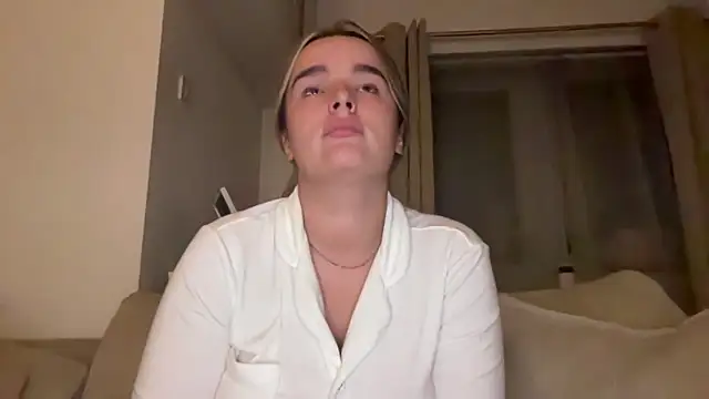 Snapshot of maisiesmithx chatting on 10/29/25, 12:13 maisiesmithx online show from 10/29/25, 12:13