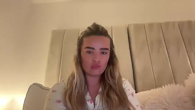 maisiesmithx online show from 06/04/26, 10:38