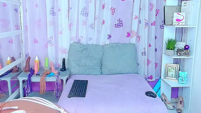 DevoniCollins online show from 02/04/25, 08:06