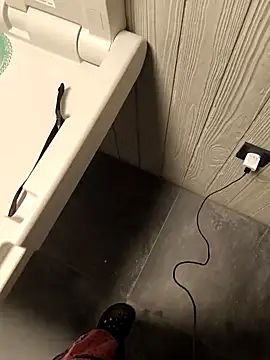 Snapshot of DrownMentallyyy chatting on 01/08/25, 02:46 DrownMentallyyy online show from 01/08/25, 02:46