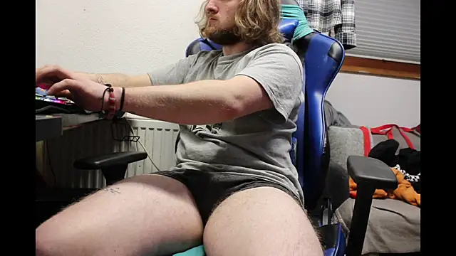 Snapshot of DrownMentallyyy chatting on 01/25/25, 12:27 DrownMentallyyy online show from 01/25/25, 12:27