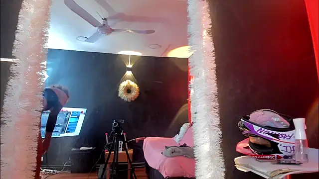 YayaHilton online show from 12/03/25, 05:04