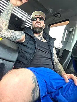 Beardedtattood online show from 10/31/25, 01:23