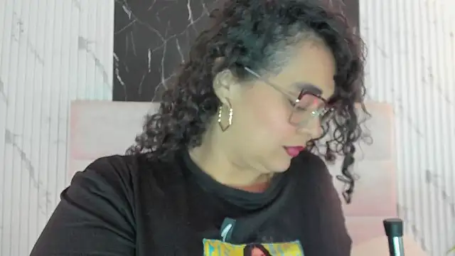 Reginavegaa online show from 04/08/26, 11:43