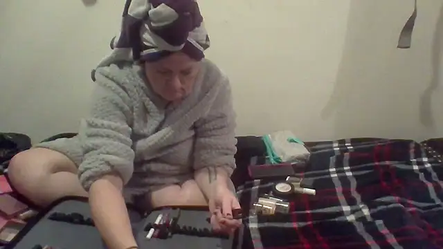 Snapshot of esadmisfit1 chatting on 02/08/25, 09:13 esadmisfit1 online show from 02/08/25, 09:13