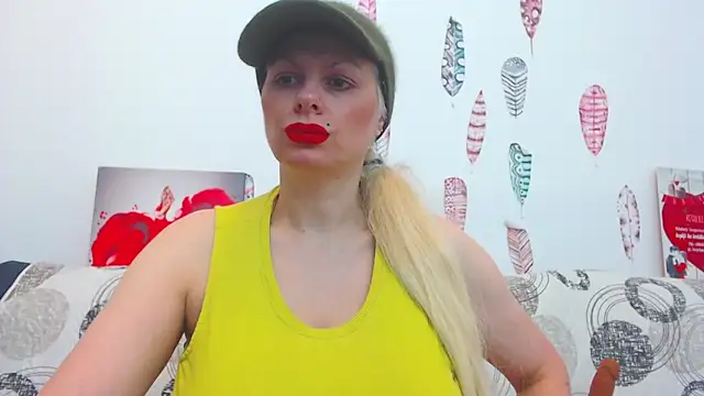 ForeverBarbie  online show from 12/15/25, 02:16