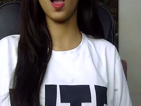 MAAYRA 09 online show from 03/13/25, 12:27