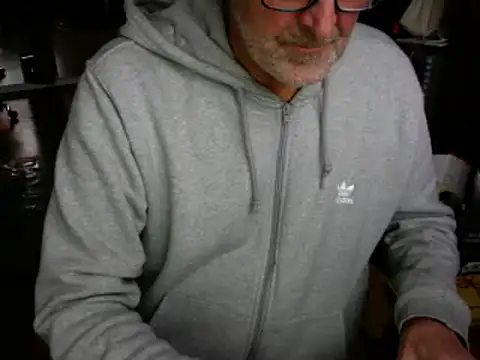 Snapshot of Traumsommer2 chatting on 12/02/24, 01:24 Traumsommer2 online show from 12/02/24, 01:24