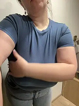 Snapshot of Your_Hot_Sister01 chatting on 12/09/24, 03:33 Your Hot Sister01 online show from 12/09/24, 03:33