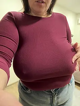 Snapshot of Your_Hot_Sister01 chatting on 02/08/25, 11:12 Your Hot Sister01 online show from 02/08/25, 11:12