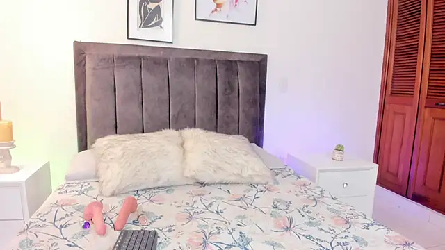 Sophia Clark8 online show from 02/11/25, 07:48