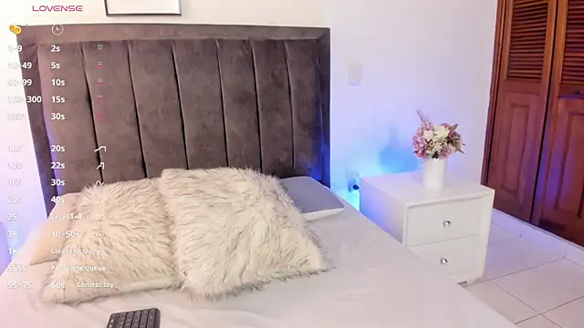 Sophia Clark8 online show from 09/23/25, 07:50