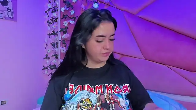 Victoria Rossy online show from 12/15/25, 07:40