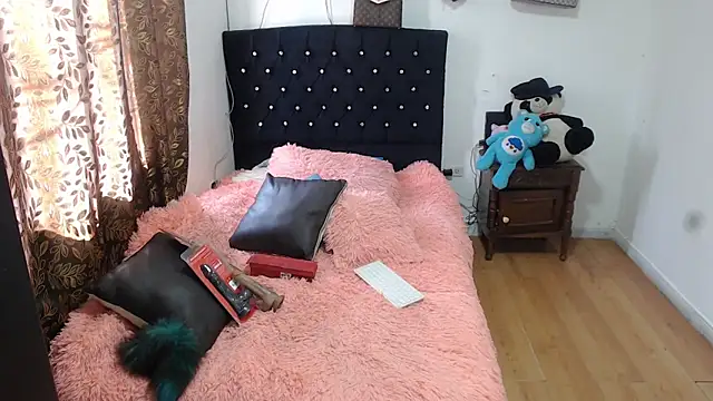 Snapshot of Julieta_jonesss chatting on 01/15/25, 08:16 Julieta jonesss online show from 01/15/25, 08:16