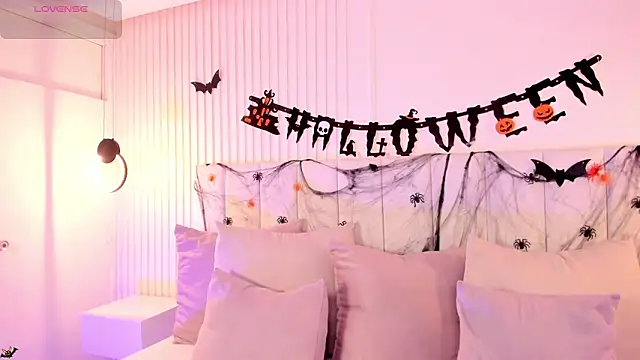 natali henao online show from 10/29/25, 10:11