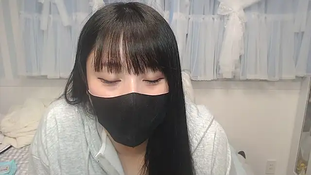 Snapshot of yua0727 chatting on 06/06/26, 02:11 yua0727 online show from 06/06/26, 02:11