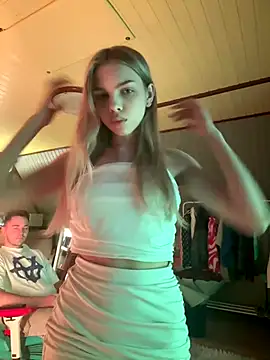 Snapshot of Alice1_secret chatting on 11/05/25, 02:28 Alice1 secret online show from 11/05/25, 02:28