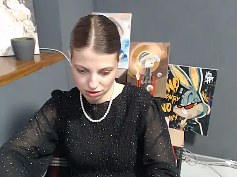 Snapshot of felicity_gold chatting on 06/17/26, 07:00 felicity gold online show from 06/17/26, 07:00