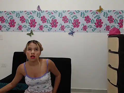 Snapshot of Naomi991 chatting on 12/31/24, 01:57 Naomi991 online show from 12/31/24, 01:57