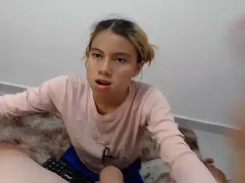 Snapshot of Naomi991 chatting on 01/10/25, 12:06 Naomi991 online show from 01/10/25, 12:06