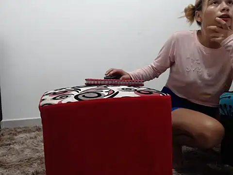 Snapshot of Naomi991 chatting on 01/10/25, 09:53 Naomi991 online show from 01/10/25, 09:53