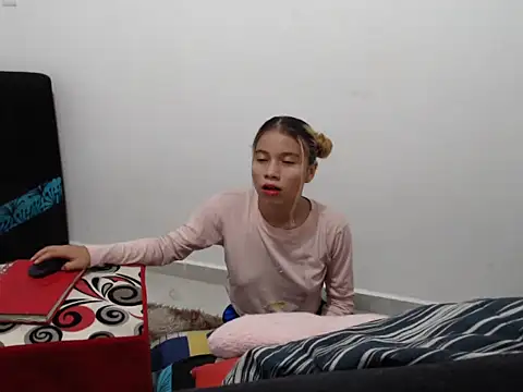 Snapshot of Naomi991 chatting on 01/31/25, 09:59 Naomi991 online show from 01/31/25, 09:59