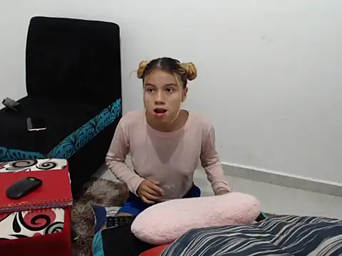 Snapshot of Naomi991 chatting on 02/07/25, 03:52 Naomi991 online show from 02/07/25, 03:52