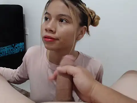 Snapshot of Naomi991 chatting on 02/10/25, 01:55 Naomi991 online show from 02/10/25, 01:55