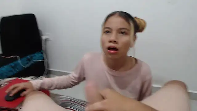 Snapshot of Naomi991 chatting on 02/25/25, 09:46 Naomi991 online show from 02/25/25, 09:46