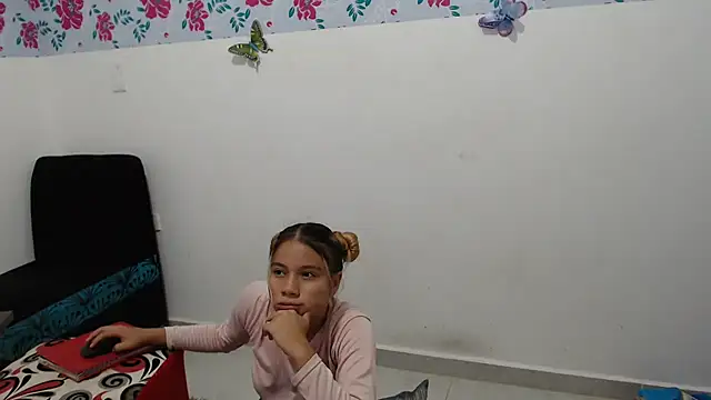 Snapshot of Naomi991 chatting on 03/17/25, 11:32 Naomi991 online show from 03/17/25, 11:32