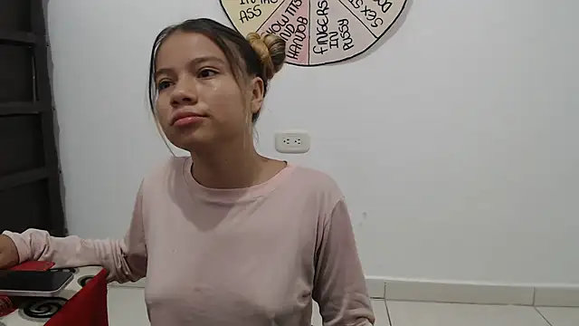 Snapshot of Naomi991 chatting on 09/15/25, 09:26 Naomi991 online show from 09/15/25, 09:26