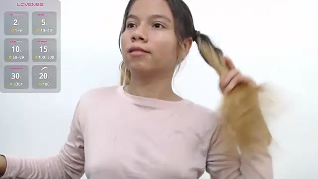 Snapshot of Naomi991 chatting on 10/12/25, 09:14 Naomi991 online show from 10/12/25, 09:14