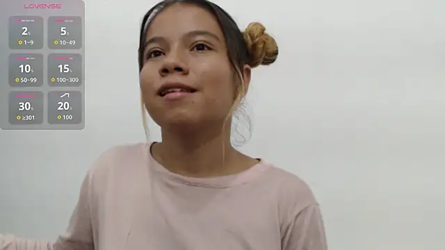 Snapshot of Naomi991 chatting on 10/15/25, 07:58 Naomi991 online show from 10/15/25, 07:58