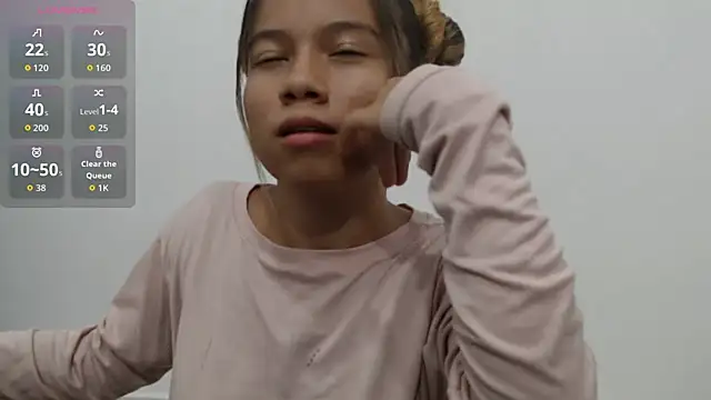 Snapshot of Naomi991 chatting on 10/17/25, 10:01 Naomi991 online show from 10/17/25, 10:01