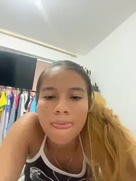 Snapshot of Naomi991 chatting on 10/20/25, 06:08 Naomi991 online show from 10/20/25, 06:08