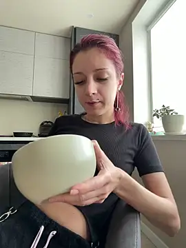 Kathleen Meow online show from 06/03/26, 07:00