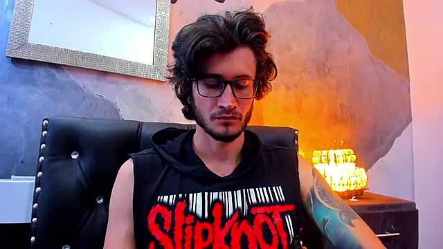 Loggan donnelly online show from 12/30/24, 02:20