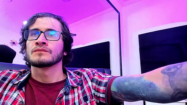 Loggan donnelly online show from 12/31/24, 02:51