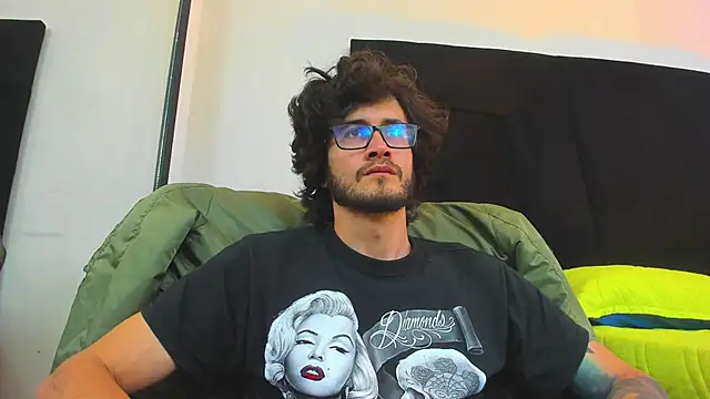 Loggan donnelly online show from 01/05/25, 09:14