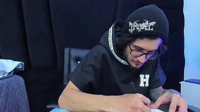 Loggan donnelly online show from 01/11/25, 07:38