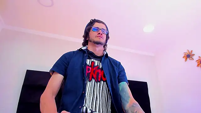 Loggan donnelly online show from 01/26/25, 08:34