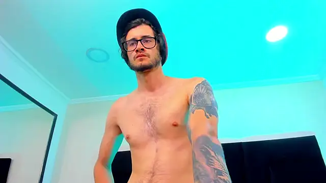 Loggan donnelly online show from 02/02/25, 11:42